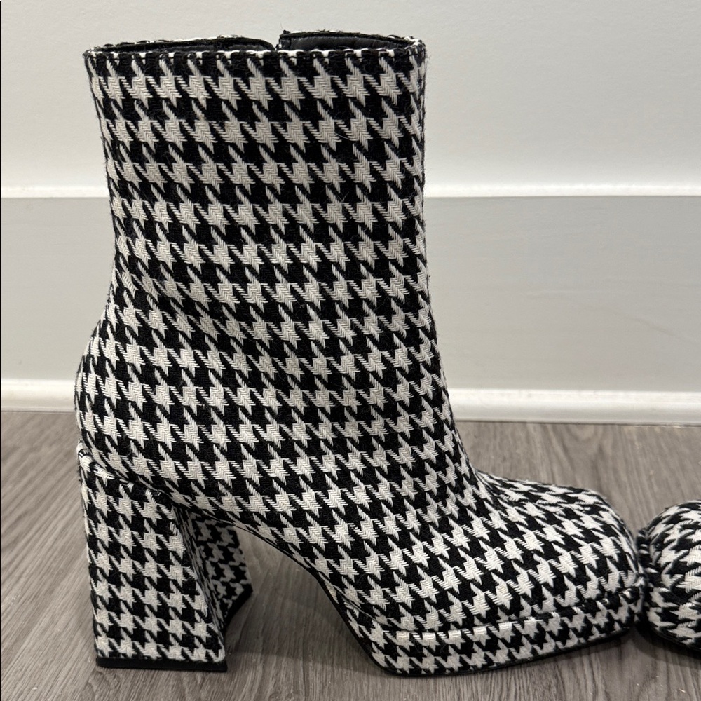 Gianni Bini So-Retro platform block heel bootie in houndstooth print - Picture 4 of 13